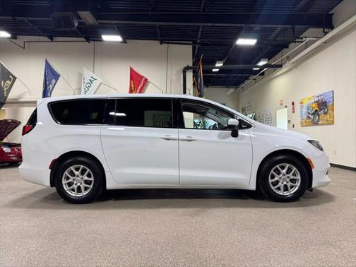 2020 Chrysler Voyager LX