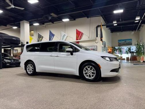 2020 Chrysler Voyager LX