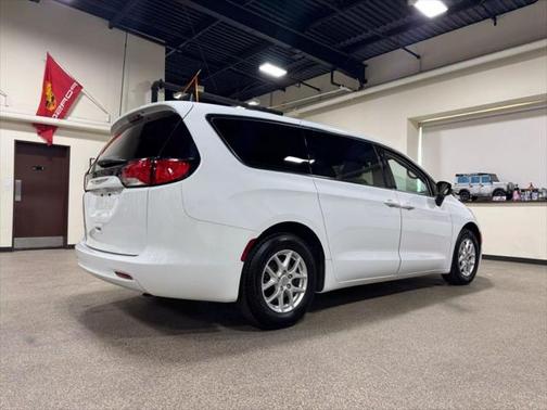 2020 Chrysler Voyager LX