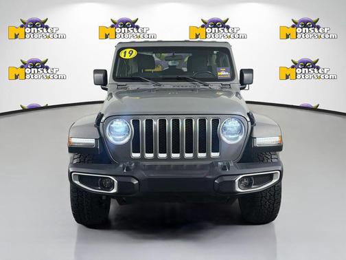 Sting-Gray Clearcoat 2019 Jeep Wrangler Unlimited Sahara