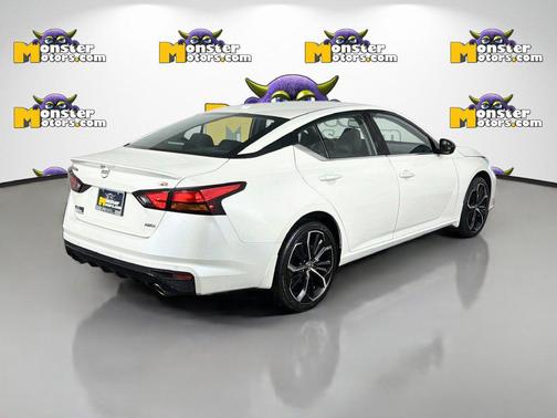 White 2023 Nissan Altima SR Intelligent AWD