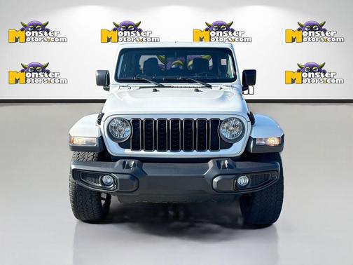 Bright White Clearcoat 2025 Jeep Gladiator Nighthawk