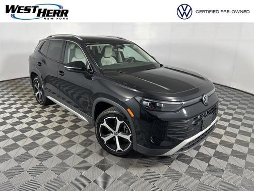 Deep Black Pearl Effect 2025 Volkswagen Tiguan 2.0T SE