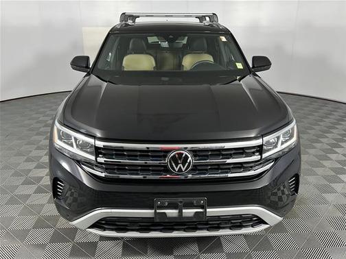 Deep Black Pearl Effect 2023 Volkswagen Atlas Cross Sport 3.6 V6 SEL
