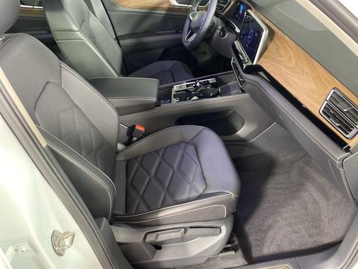 2024 Volkswagen Atlas 2.0T SE