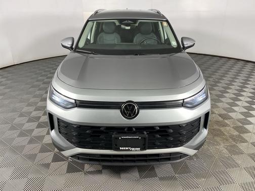 Pyrite Silver Metallic 2025 Volkswagen Tiguan 2.0T SE