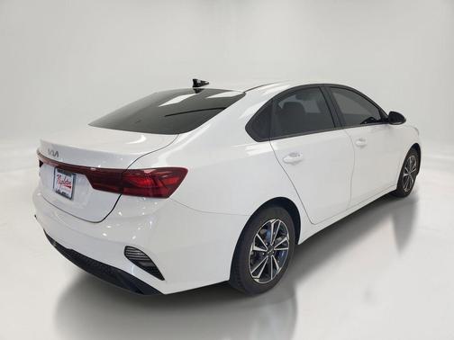 Snow White Pearl 2024 Kia Forte LXS