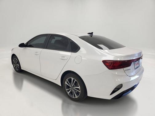 Snow White Pearl 2024 Kia Forte LXS