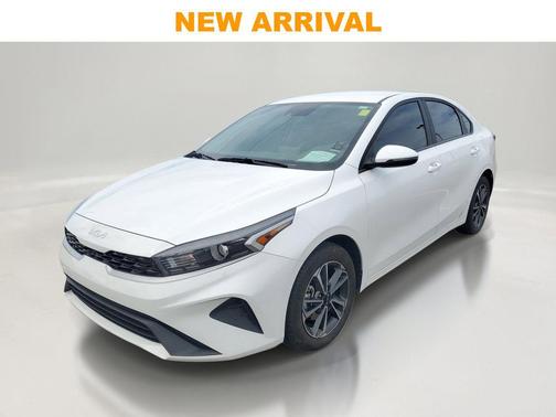 Snow White Pearl 2024 Kia Forte LXS