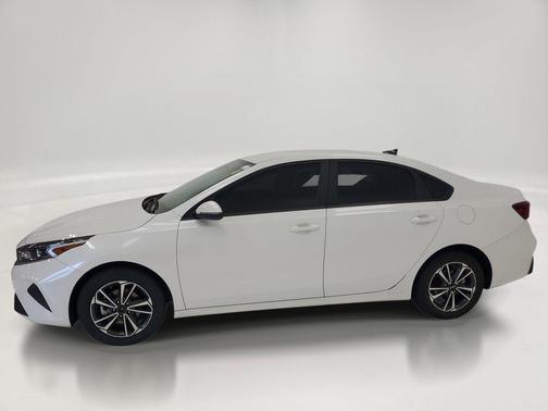 Snow White Pearl 2024 Kia Forte LXS