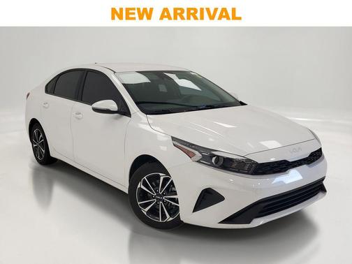 Snow White Pearl 2024 Kia Forte LXS