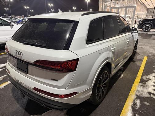 2022 Audi Q7 55 Premium Plus
