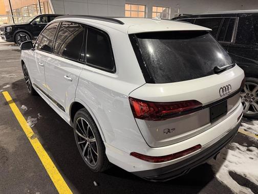 2022 Audi Q7 55 Premium Plus