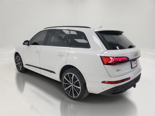 2022 Audi Q7 55 Premium Plus