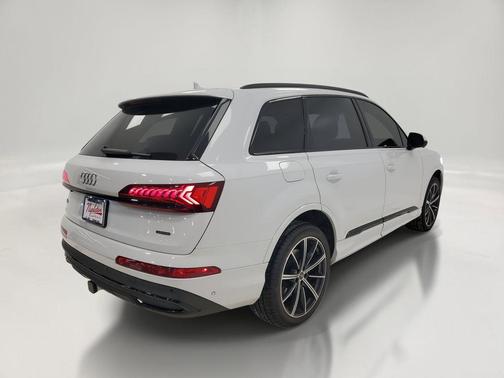 2022 Audi Q7 55 Premium Plus