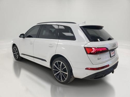 2022 Audi Q7 55 Premium Plus