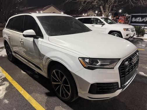 2022 Audi Q7 55 Premium Plus