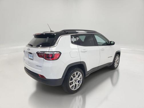 Bright White Clearcoat 2025 Jeep Compass Limited