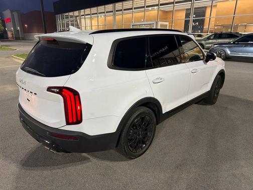 Glacial White Pearl 2022 Kia Telluride SX