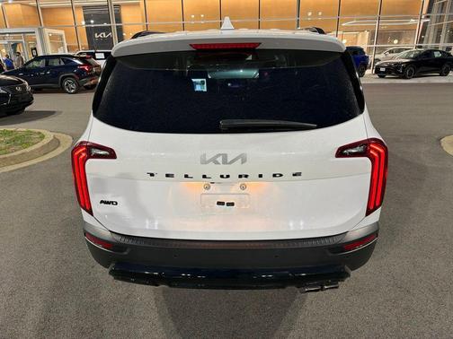 Glacial White Pearl 2022 Kia Telluride SX