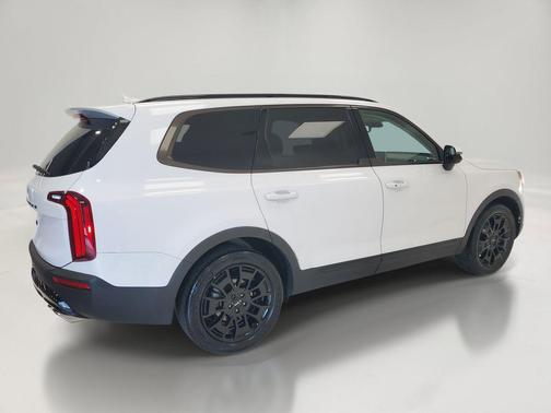 Glacial White Pearl 2022 Kia Telluride SX