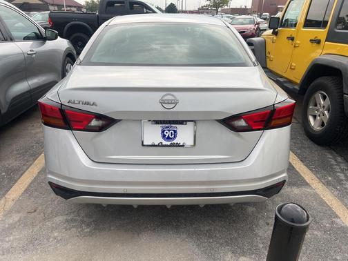 2023 Nissan Altima S FWD