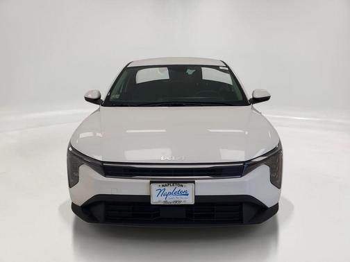 Snow White Pearl 2025 Kia K4 LXS