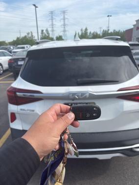 Snow White Pearl 2023 Kia Seltos S