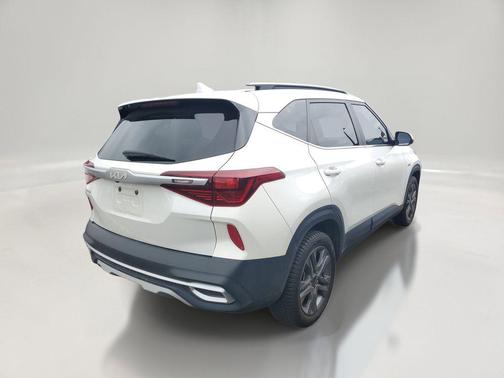 Snow White Pearl 2023 Kia Seltos S
