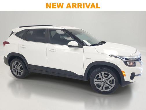 Snow White Pearl 2023 Kia Seltos S