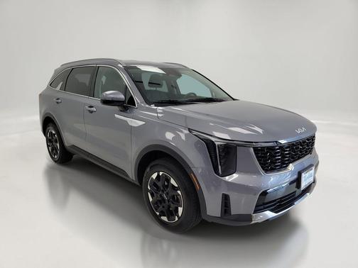 Everlasting Silver 2024 Kia Sorento S