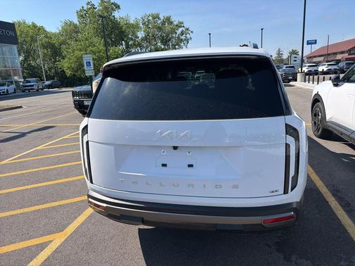 Glacial White Pearl 2027 Kia Telluride EX