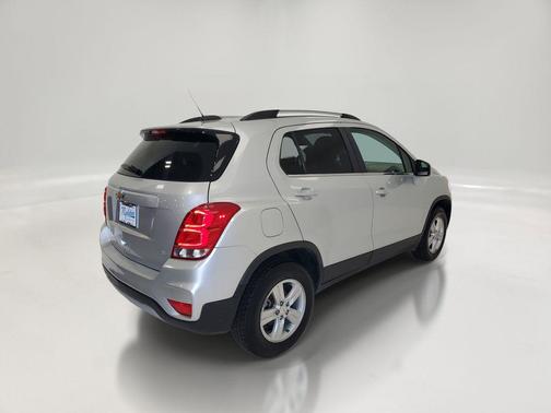 Silver Ice Metallic 2019 Chevrolet Trax LT