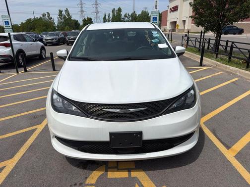 Bright White Clearcoat 2023 Chrysler Voyager LX