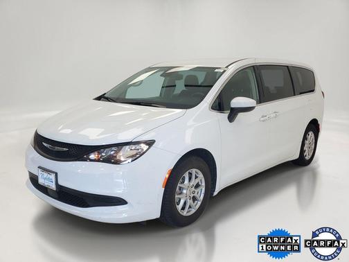 Bright White Clearcoat 2023 Chrysler Voyager LX