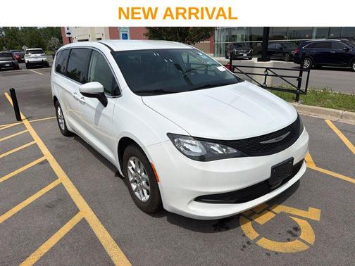 Bright White Clearcoat 2023 Chrysler Voyager LX