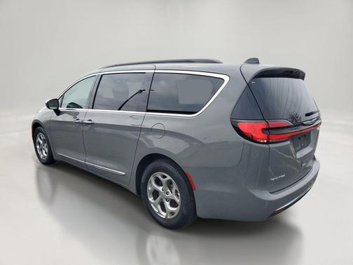Ceramic Gray Clearcoat 2023 Chrysler Pacifica Limited
