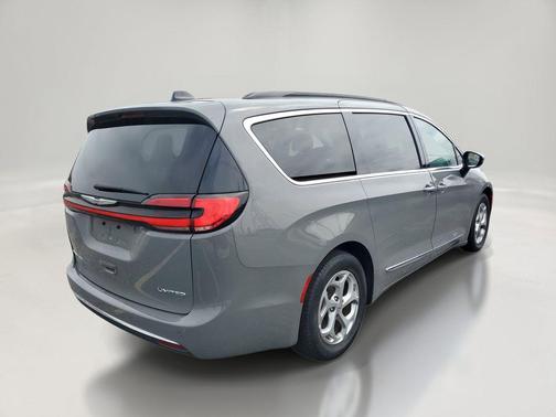 Ceramic Gray Clearcoat 2023 Chrysler Pacifica Limited