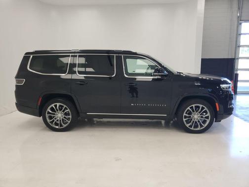 Diamond Black Crystal Pearlcoat 2023 Jeep Grand Wagoneer Series II 4x4