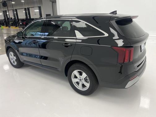 2025 Kia Sorento LX