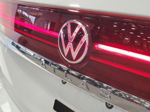 2025 Volkswagen Atlas 2.0T SE w/Technology 4MOTION