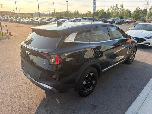 Ebony Black 2026 Kia Sportage LX