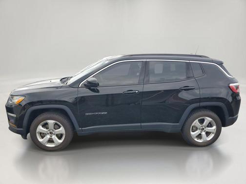 Diamond Black Crystal Pearlcoat 2017 Jeep New Compass Latitude