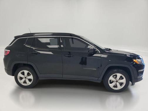 Diamond Black Crystal Pearlcoat 2017 Jeep New Compass Latitude