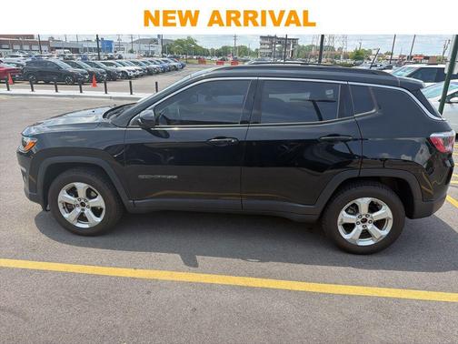 Diamond Black Crystal Pearlcoat 2017 Jeep New Compass Latitude