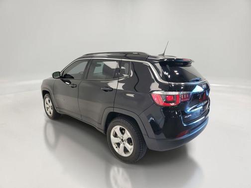 Diamond Black Crystal Pearlcoat 2017 Jeep New Compass Latitude
