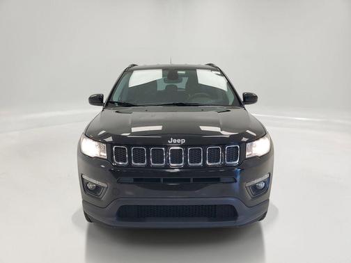 Diamond Black Crystal Pearlcoat 2017 Jeep New Compass Latitude