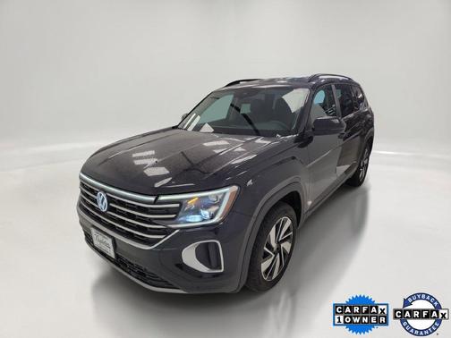 Deep Black Pearl 2025 Volkswagen Atlas 2.0T SE w/Technology