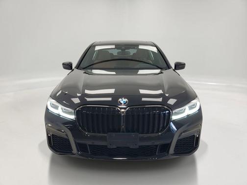 Black Sapphire Metallic 2021 BMW 750 i xDrive