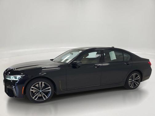 Black Sapphire Metallic 2021 BMW 750 i xDrive